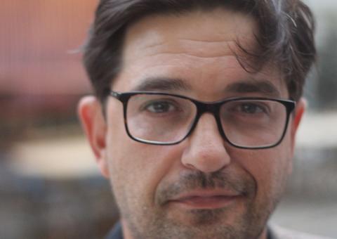 Dramaturgo Tiago Rodrigues vem a festival de teatro horrorizado com Bolsonaro