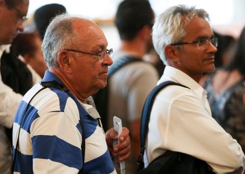 Militares e servidores aposentados devem começar no INSS em abril