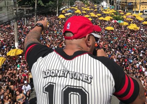 Adolescente dá à luz durante bloco de Carnaval