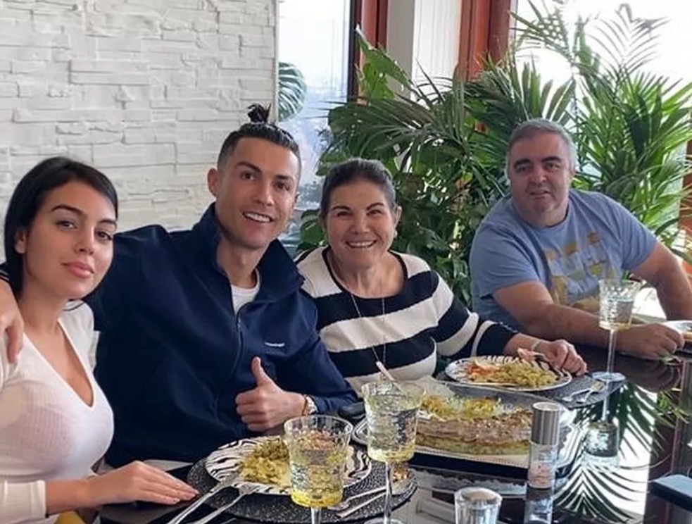 Mãe de Cristiano Ronaldo sofre AVC em Portugal 