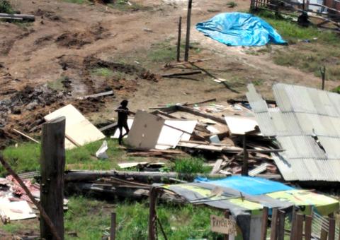 Confinada, população do Monte Horebe se revolta com a demolição de casas e igrejas