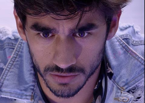 Guilherme 'surta' e dá bronca em Gabi por assistir à hipnose de Pyong no BBB20 