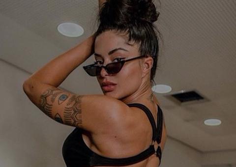 Aline Riscado coloca 'popotão' GG para jogo e treme tudo ao som de Lexa