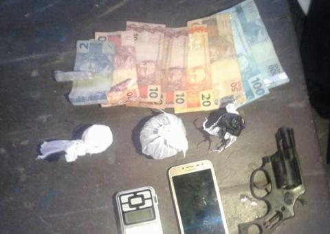 Com armas e drogas, detento do semiaberto tenta fugir da polícia pelo rio em Manaus