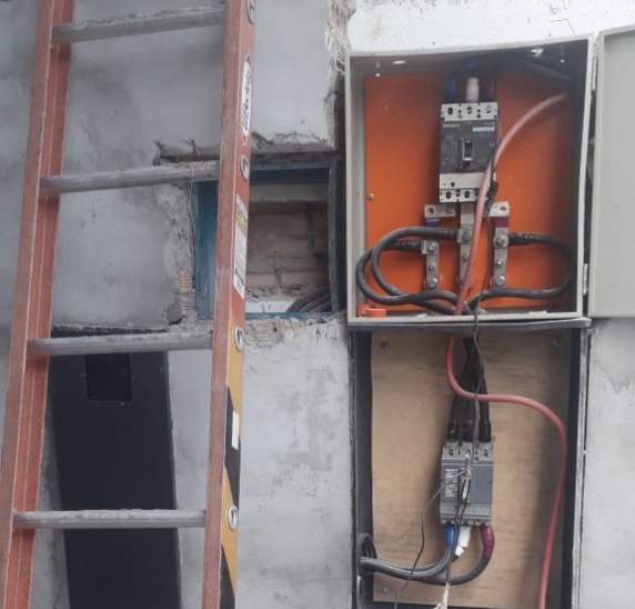 Dono de fábrica de gelo é preso em flagrante por furto de energia em Manaus 