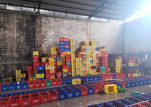 Polícia estoura depósito que vendia cervejas trocando rótulos 