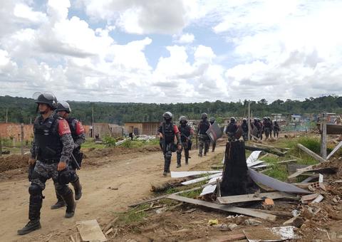 Para entrar no Viver Melhor, moradores e visitantes passam por revista