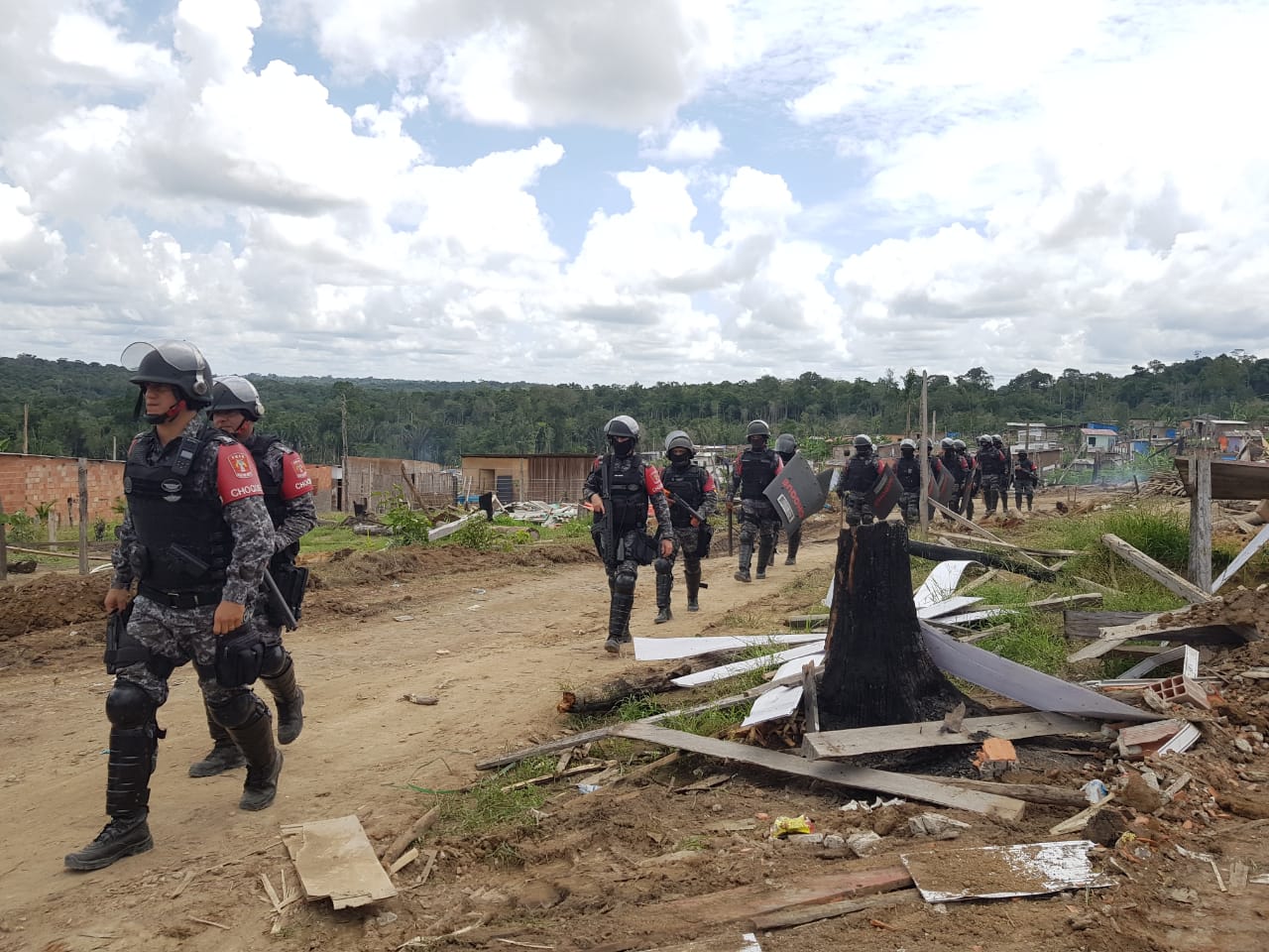 Para entrar no Viver Melhor, moradores e visitantes passam por revista