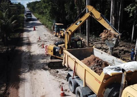 Trecho com cratera na AM-010 passa por obra de recuperação
