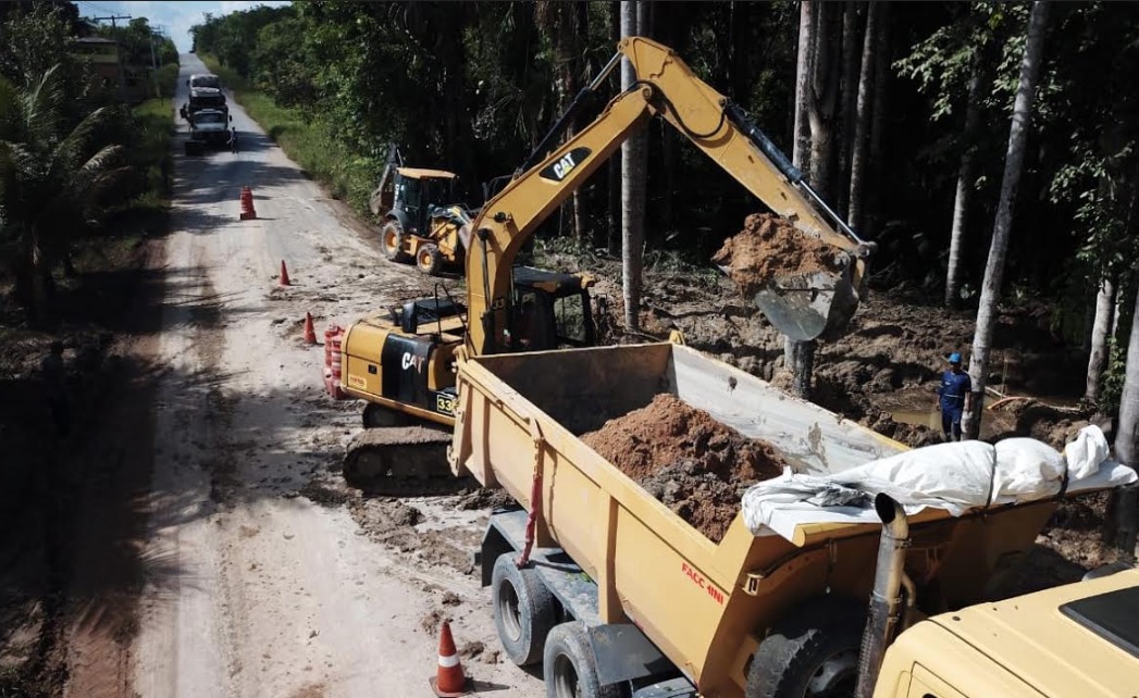 Trecho com cratera na AM-010 passa por obra de recuperação
