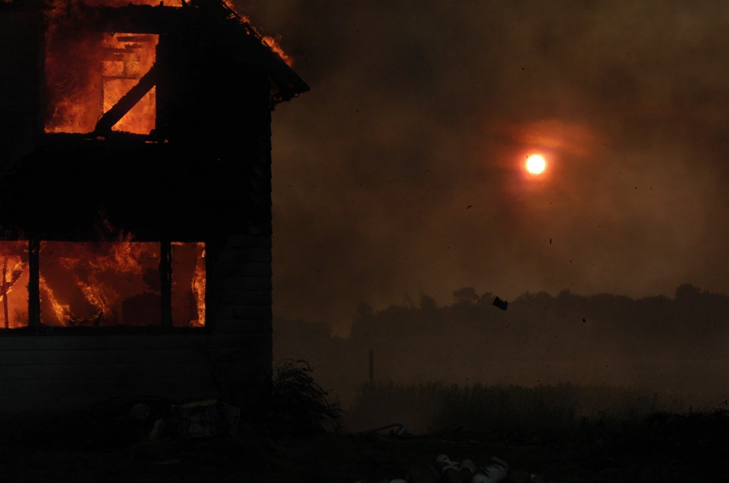 Juíza manda Caixa liberar FGTS para quem tiver casa destruída por incêndio