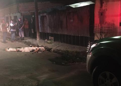 População se revolta e mata homem a pedradas em Manaus