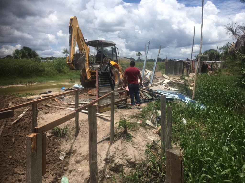 Invasores criam ocupação irregular nas margens do igarapé da Ponte da Bolívia