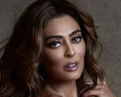 Aos 40, Juliana Paes posa completamente nua e exibe corpão 