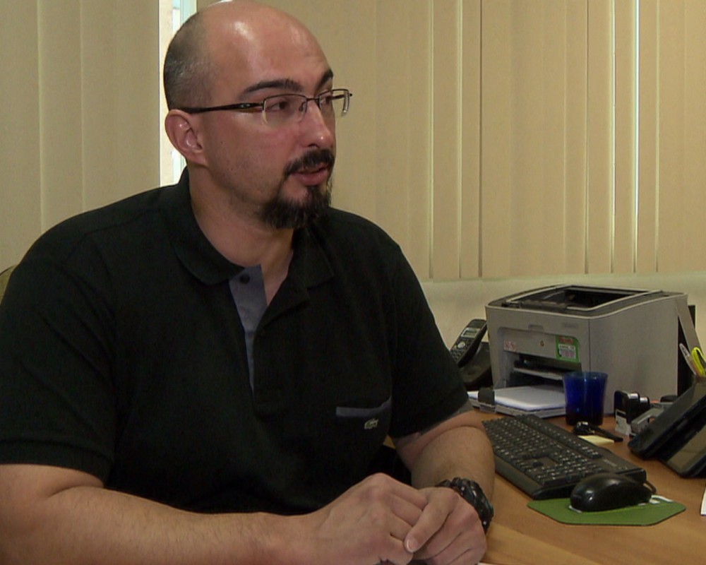 Delegado é preso suspeito de matar a esposa e enteada a tiros