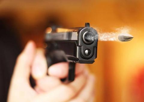 Jovem é baleado enquanto vendia cadeiras em conjunto de Manaus