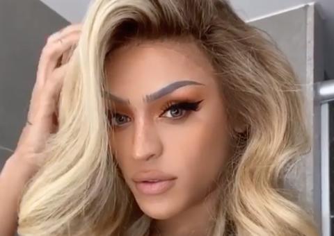 Nua, Pabllo Vittar exibe bumbum gigantesco após tratamento 