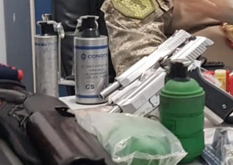 Granadas foram apreendidas na casa de Givancir Oliveira; veja fotos do arsenal 