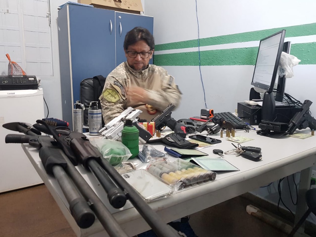 Granadas foram apreendidas na casa de Givancir Oliveira; veja fotos do arsenal 