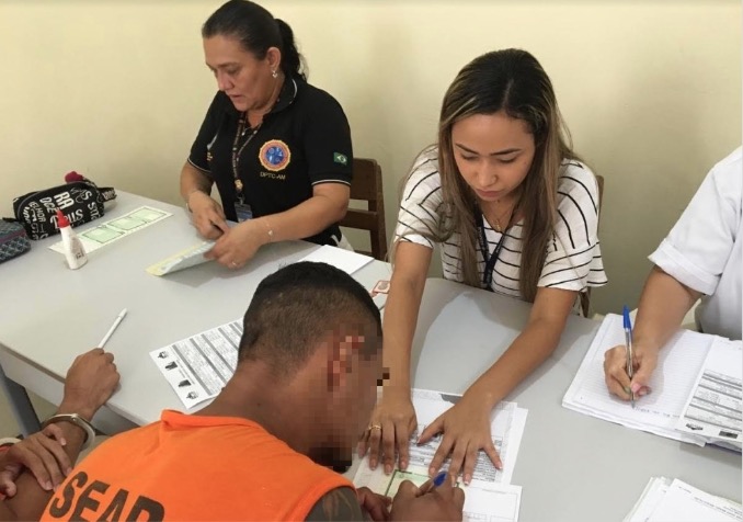 Detentos do Compaj recebem ação para emissão de RG em Manaus