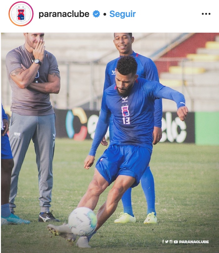 Foto de técnico do Paraná Clube viraliza por volume gigantesco e internautas ficam incrédulos