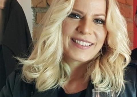 Aos 57, Paula Toller mostra corpão de biquíni em praia: 'nadando na fonte da juventude'