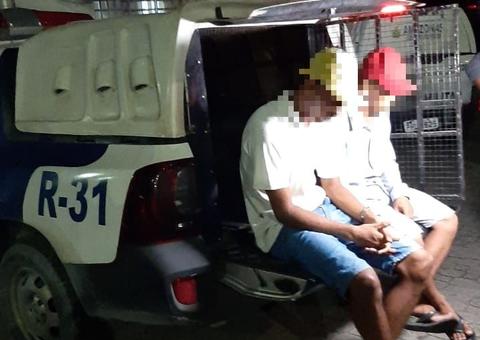 Suspeitos armados são presos passeando com moto roubada em Manaus