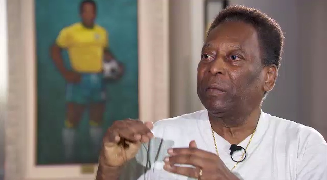 Pelé é internado em hospital de São Paulo e tranquiliza fãs nas redes sociais