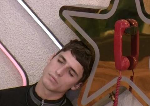 BBB20: Temendo Paredão, Prior e Babu dormem ao lado de ‘Big Fone'