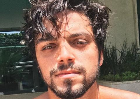 Rodrigo Simas posta foto antiga com os irmãos e choca com mudanças  