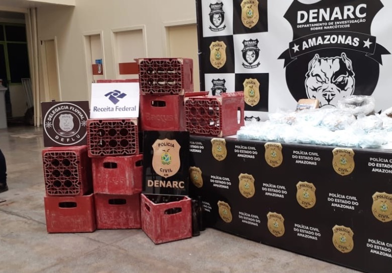 Ousados, traficantes tentam enviar drogas escondidas em grades de cervejas para Manaus 