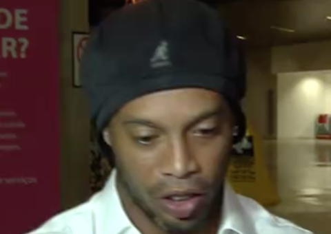 Ronaldinho e irmão admitem delito, mas se livram de acusação de promotoria