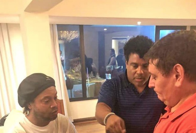 Ronaldinho tinha passaporte original com dados falsos, diz MP