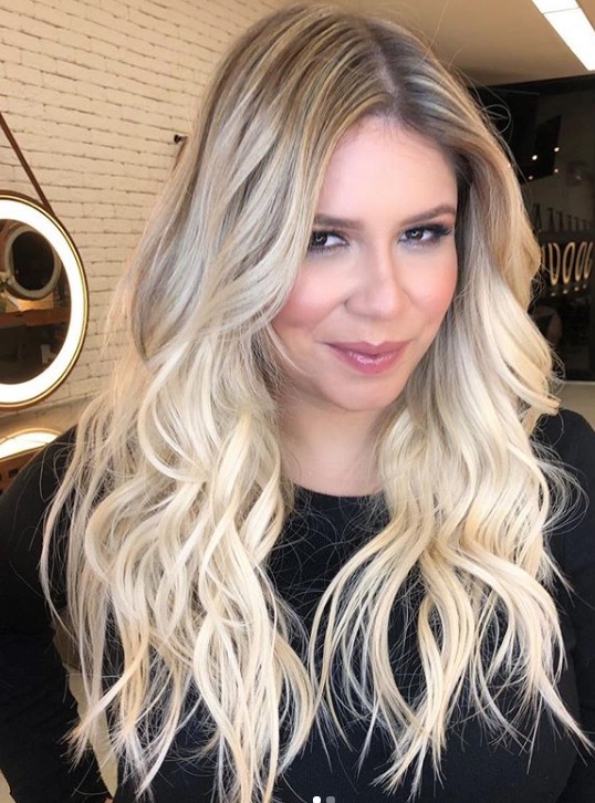 Marília Mendonça surge gatíssima e faz sucesso com novo visual 