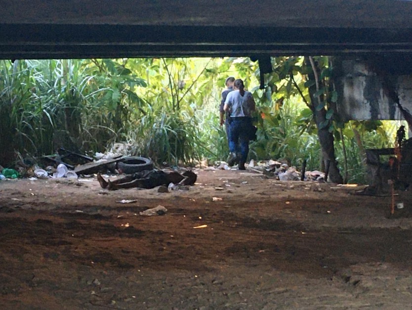 Morto a golpes de terçado, homem é encontrado embaixo de ponte em Manaus