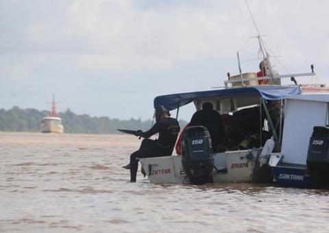 Mergulhadores do Corpo de Bombeiros do AM participam das buscas de corpos em naufrágio no Amapá