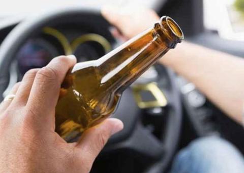  Bêbado, homem causa acidente e acaba preso em Manaus