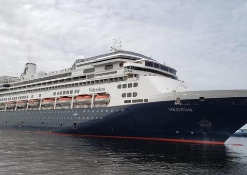 M/S Volendam atraca no porto de Manaus com mais de 2 mil turistas