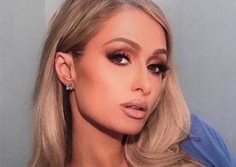 Fantasiada de coelhinha, Paris Hilton faz supresa e sai de bolo gigante 
