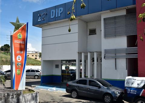 Mulher condenada que ajudou comparsa a roubar mototaxista é presa em Manaus 