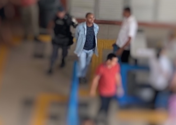 Armado com faca, universitário ataca e fere colega dentro da UNIP em Manaus