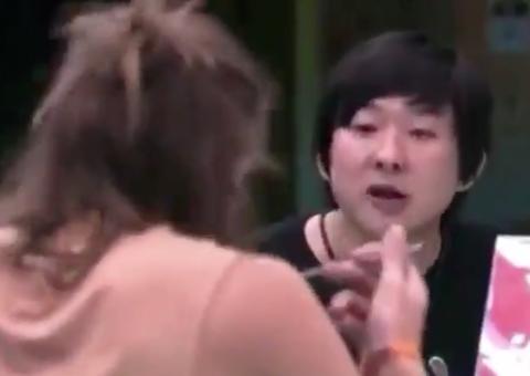 BBB20: Impaciente, Pyong chama atenção de Daniel após desperdício de comida: 'toda vez'