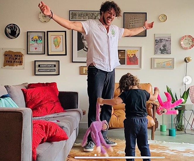 José Loreto recebe a filha em nova casa: ‘A melhor coisa do mundo’