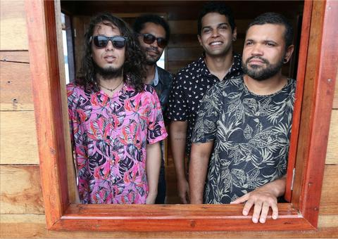 Com muito beiradão, Alaídenegão leva sons do Norte em show no Rio de Janeiro