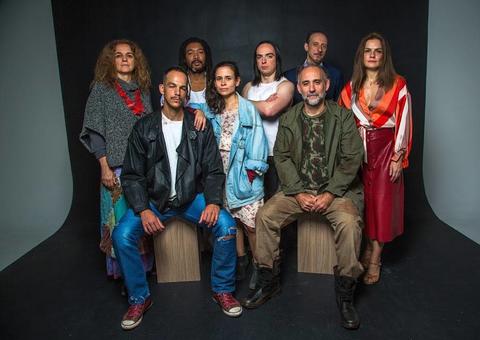 'Obrigado, mas precisamos de patrocínio', diz ator ao receber prêmio Shell de teatro