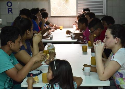 Organizações sociais levam serviços à população carente, diz secretária