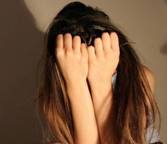 Adolescente é estuprada por 4 homens ao sair escondida para encontrar namorado em Manaus