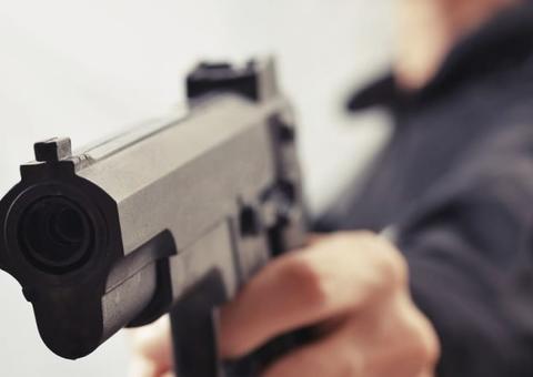 Homem tem atitude inusitada durante assalto e acaba baleado em Manaus