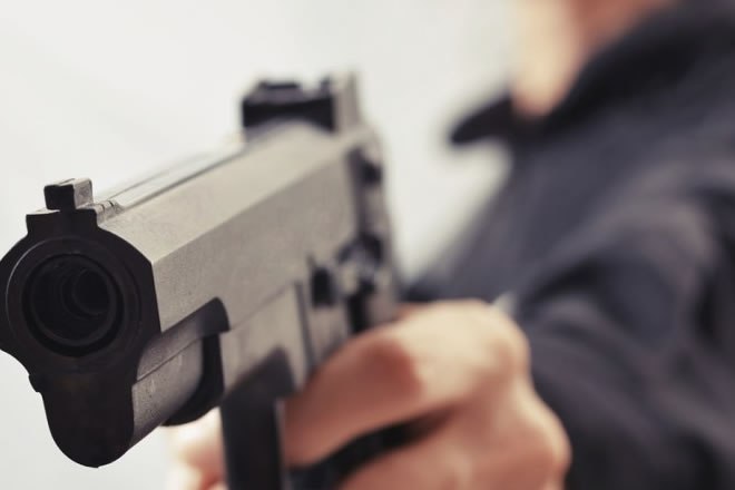 Homem tem atitude inusitada durante assalto e acaba baleado em Manaus