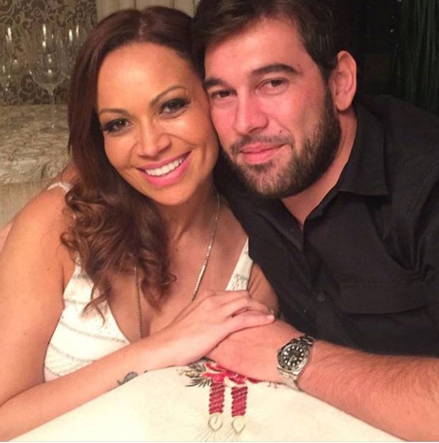 Solange Almeida reata casamento com empresário e viaja para Argentina 